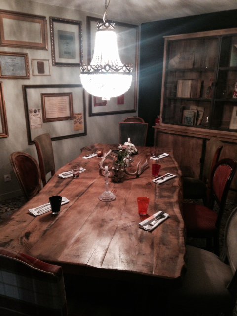 guideMichelinFR's tweet photo. Le Cerf à Moustache, à #Nîmes: décalé dans le nom et dans le décor, beaucoup plus sage dans l'assiette. #simpleetbon https://t.co/r7DGBK9Rty