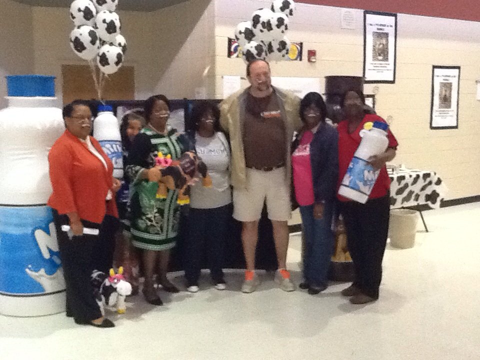 SchoolNutr_LCSS's tweet photo. Milk Mustaches with  "Wake Up To School Breakfast" at Midway Middle start the day! https://t.co/02vHdcDIYo
