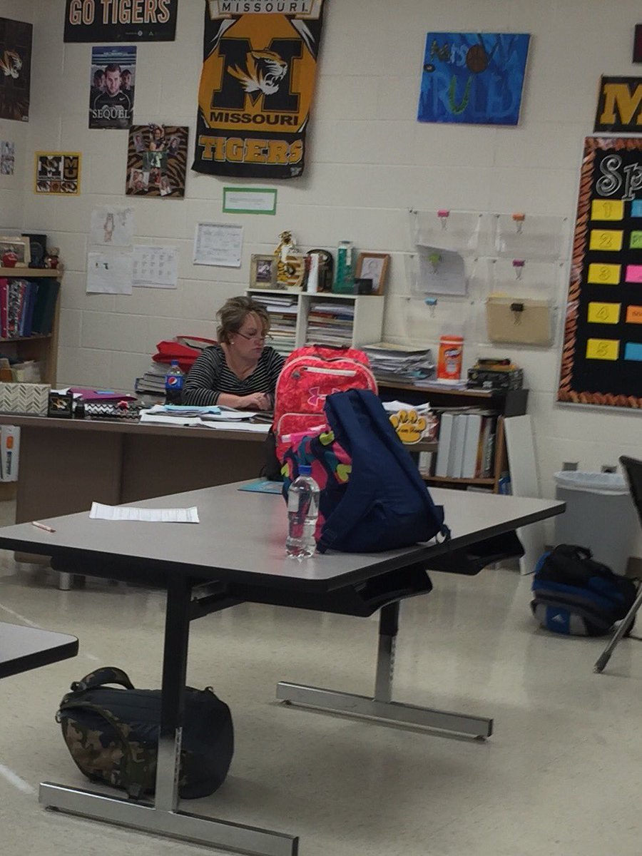 Shout out to Mrs. Washburn 6th grade.digging into ways to better prepare her students for the MAP test.  #sjsdproud