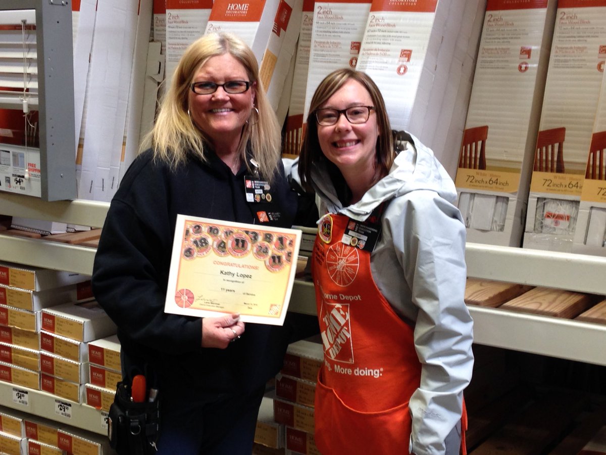 OfZelda's tweet photo. Celebrating 11 years of service!  Thank you Kathy. @lanawarriner @deborah_rambo https://t.co/5lNmhmUiOI
