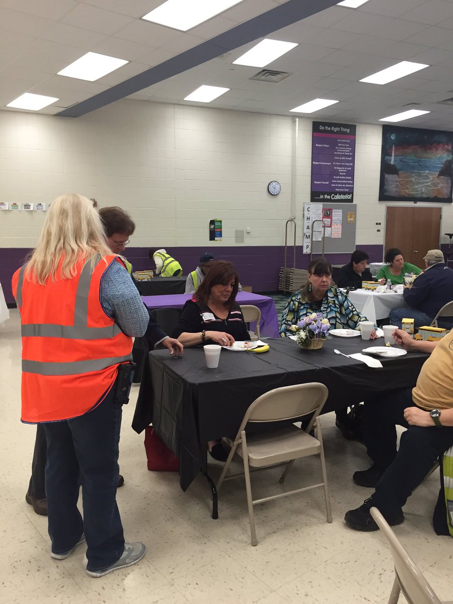 CroneSchool's tweet photo. Crone celebrating 204 bus drivers. Thank you! #iplearns https://t.co/ph0o4yU7t1