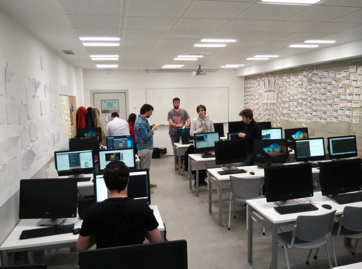 404Finders's tweet photo. Momento de DAILY para comprobar las tareas de cada uno https://t.co/3gvzDsEkwM