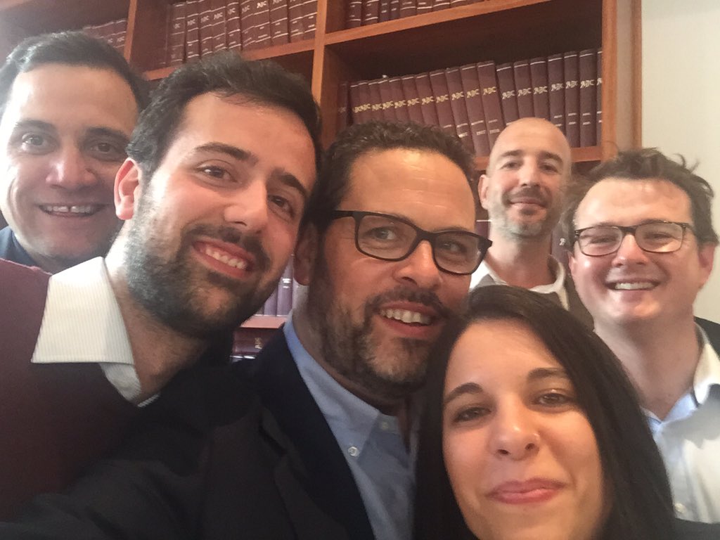Rmdevega's tweet photo. #GenioInnovaSevilla16 Premio Genio Innova 2016 al equipo español del proyecto @Hyperloop Talento 100% español ...!! https://t.co/PQFGRgYRMX