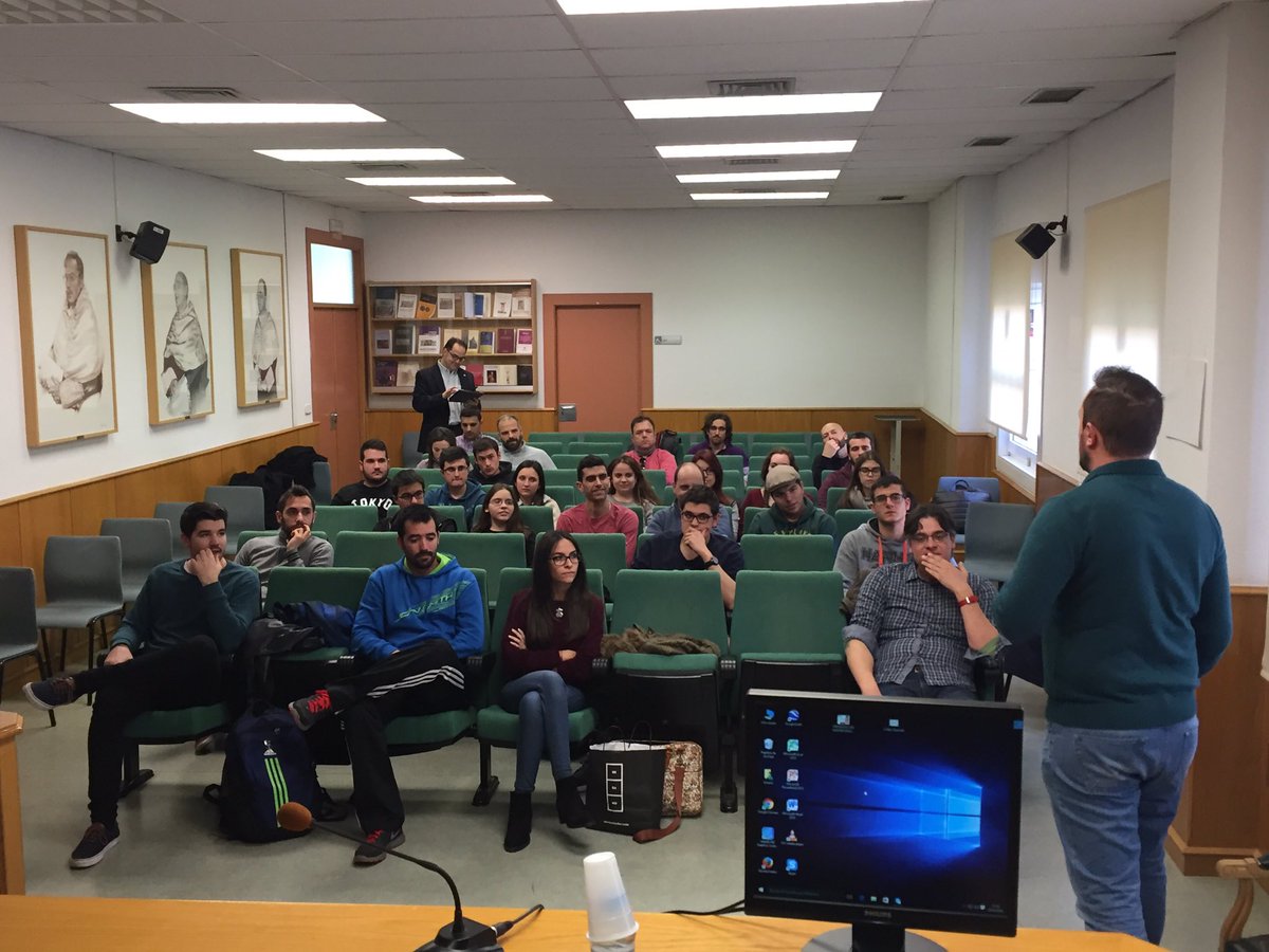 tarafa9's tweet photo. en el taller de salidas profesionales para geograf@s @UA_Universidad @LletresUA @geografoscv @colegeografos https://t.co/nsPmcSOfel