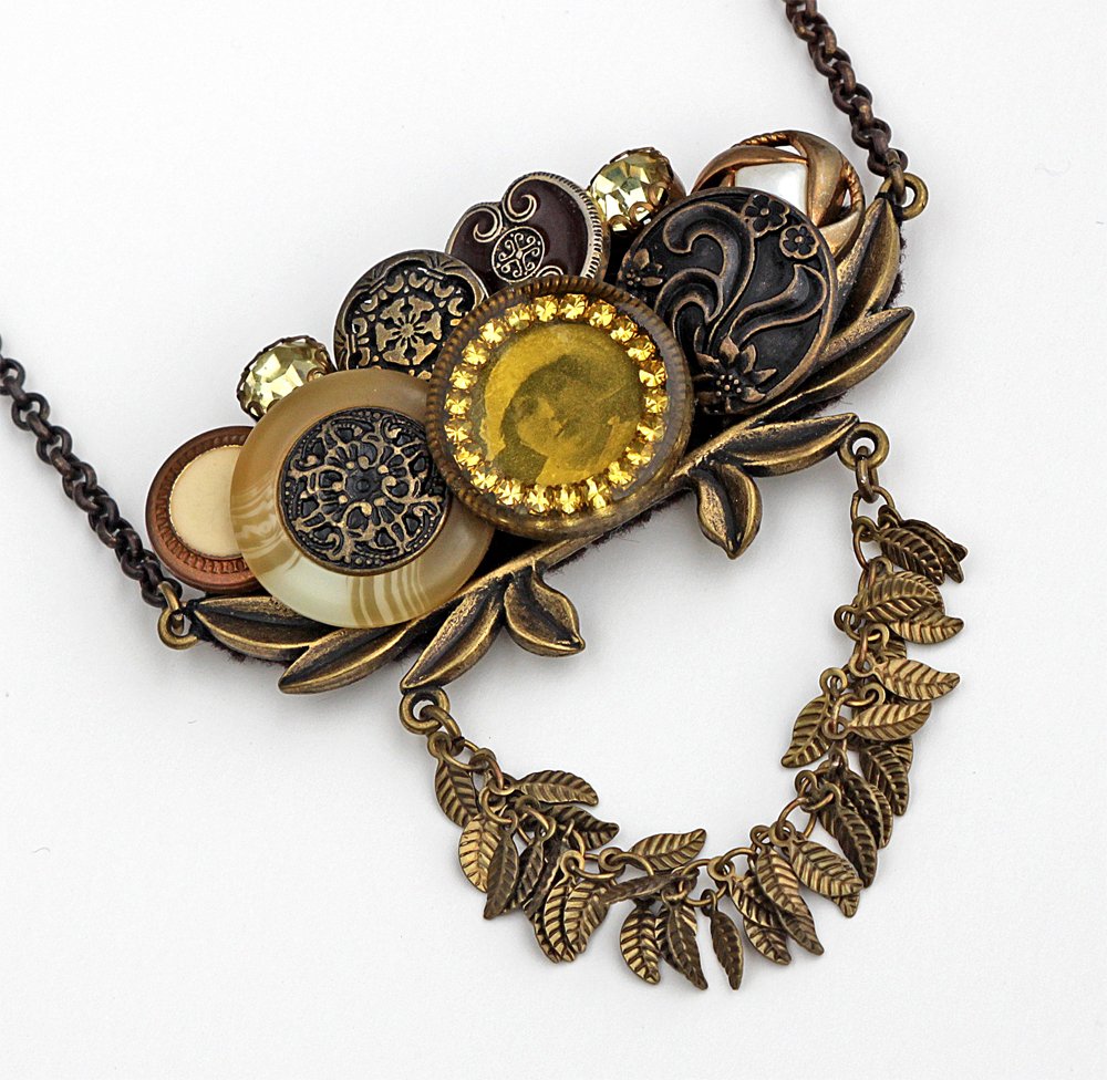 PrettyLilThorn's tweet photo. Vintage Button Necklace Victoriana Steampunk OOAK by PrettyLittleThorn https://t.co/Rkf3ClDWAl #tenxteam #MaximalArt https://t.co/lxVkD4EVOa