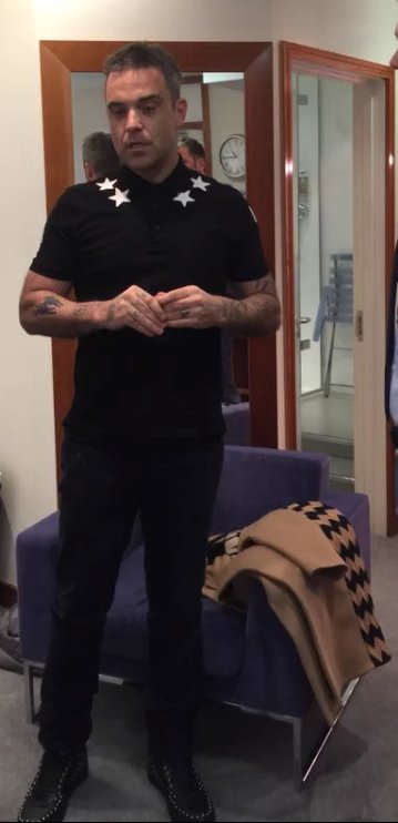 lisaleeadams's tweet image. @robbiewilliams @DonnieWahlberg #TakeNewKids #Grouptogether ??? 😉 #Justsaying ❤❤💋💋 
There are all at it!