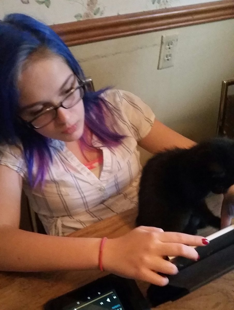 SparkyRox's tweet photo. Getting a closer look! #SootGremlin @AprilJean424 @shell_rae23 https://t.co/6rcB47at7f