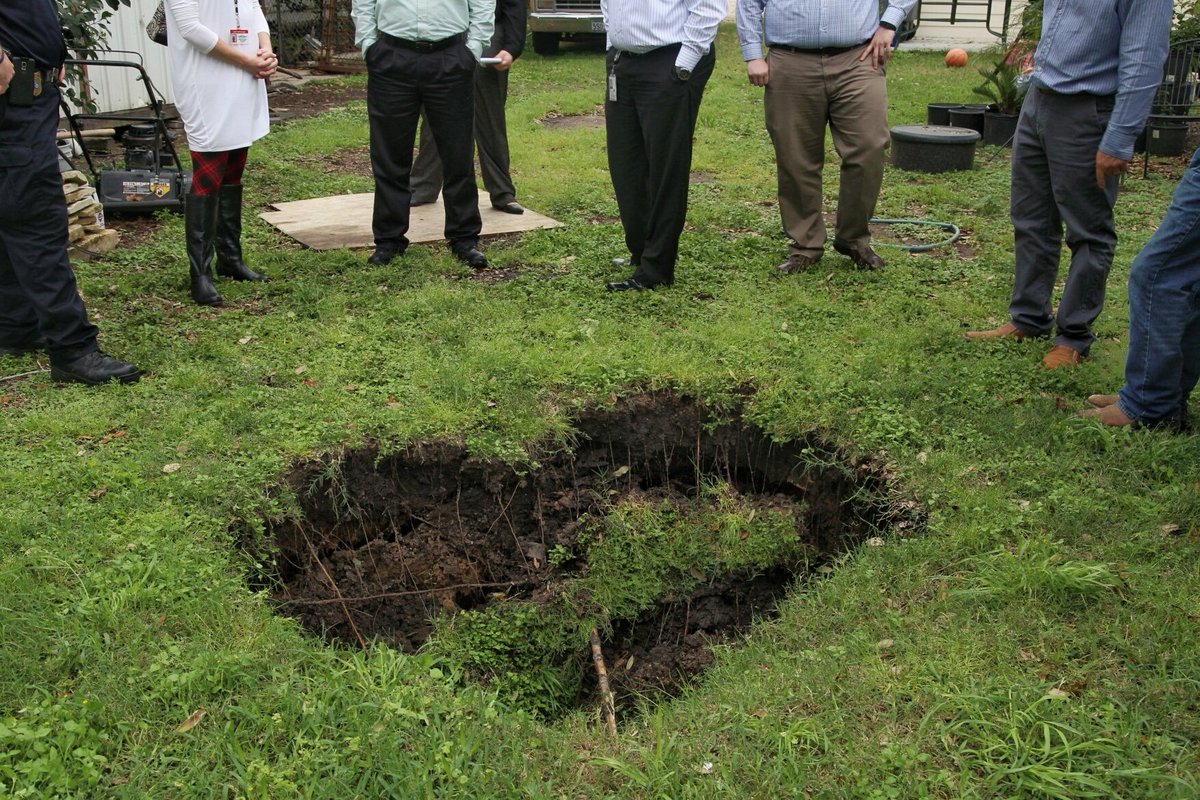 Heart-shaped sinkhole viewing party with <a href="/reporterbianca/">Bianca R. Montes</a>.