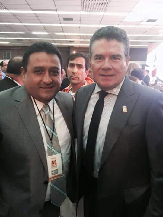 xicotencatl38's tweet photo. Saludando al Maestro Juan Díaz de la Torre Presidente del Consejo General Sindical https://t.co/JLcbXcyQDy