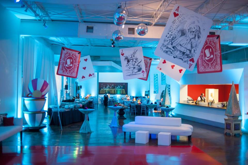 wendykrispin's tweet photo. #TBT to when @pop__parties threw an amazing #AliceInWonderland themed event for a corporate party at #7forParties https://t.co/hpcp59e23O