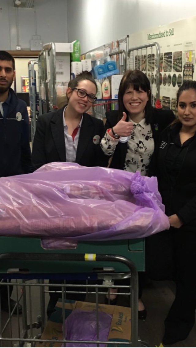 samnutster's tweet photo. Great team effort prepping donation 🍴Team Hodge Hill @stephmullan @d1nahmite @Brooks3240 @FareShareWMids https://t.co/a4GtC6Keqv
