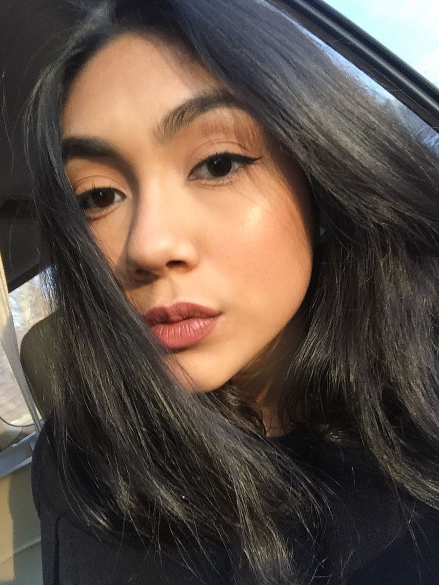 pooplissa's tweet photo. #BrownAndUnBothered and glowing too ✨🌙 https://t.co/cSpZs0zjMH