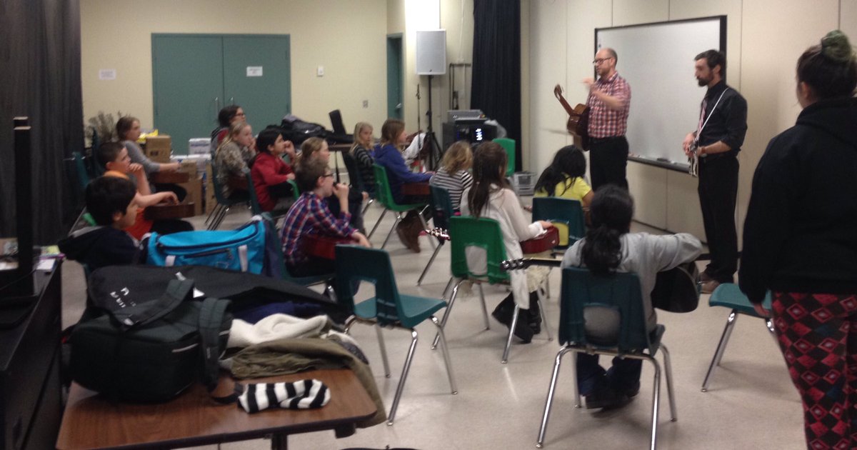 PJPSchoolKenora's tweet photo. Amazing guitar class at Pope John Paul II. What a fantastic opportunity!! https://t.co/nDoFTj3sjL