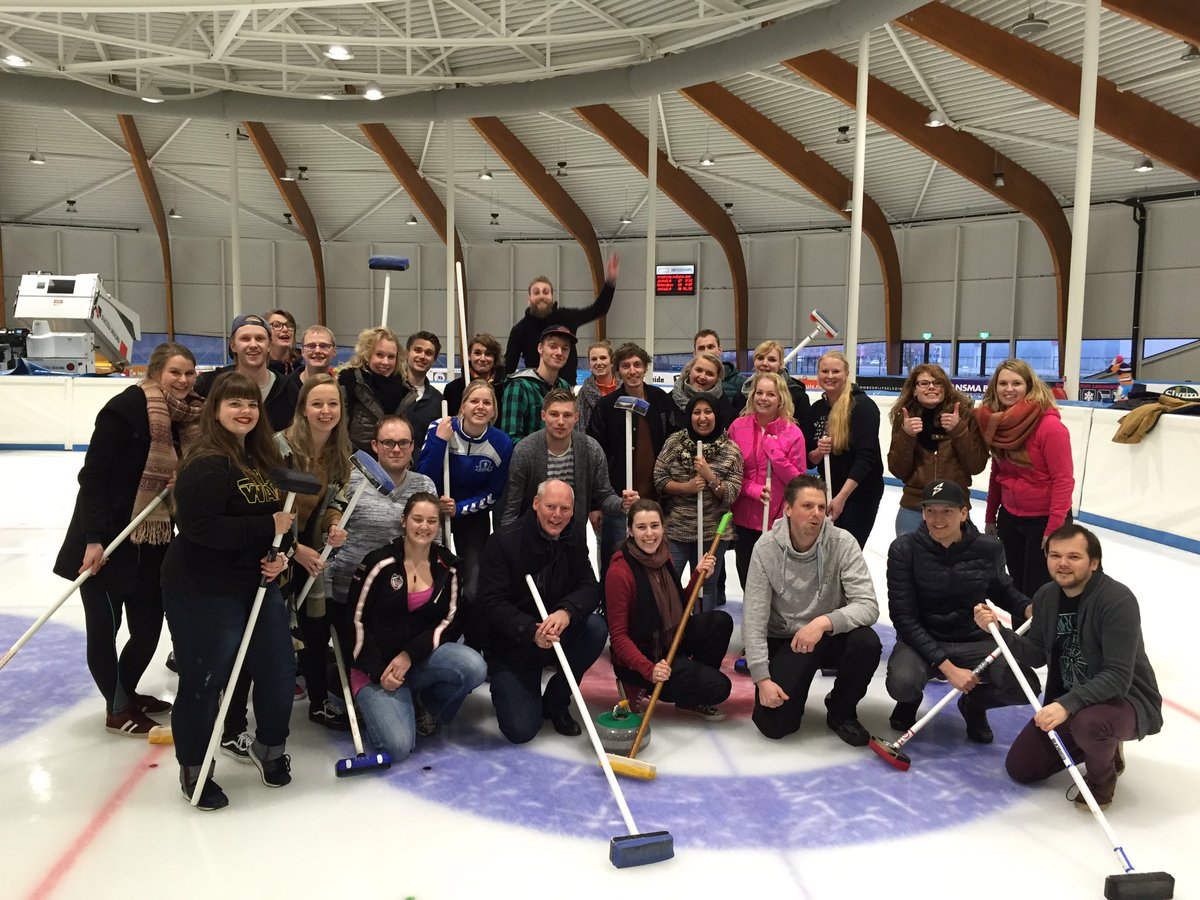 VanIerselJan's tweet photo. @NHL_Hogeschool Curling in Friesland hal met Dreamteam studenten https://t.co/Iv89yXxgYg