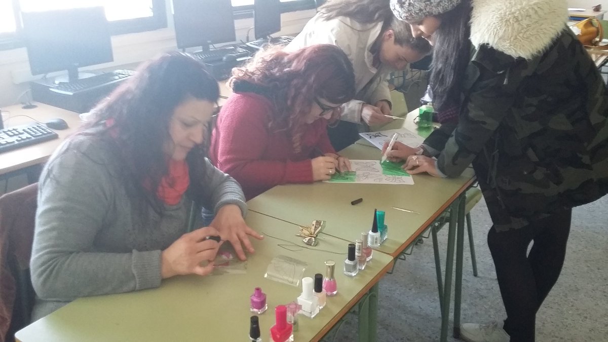 machudelrui's tweet photo. Campaña sensibilización reciclaje materiales #Apsd2 @IesPSur https://t.co/W2PBDfVOvf