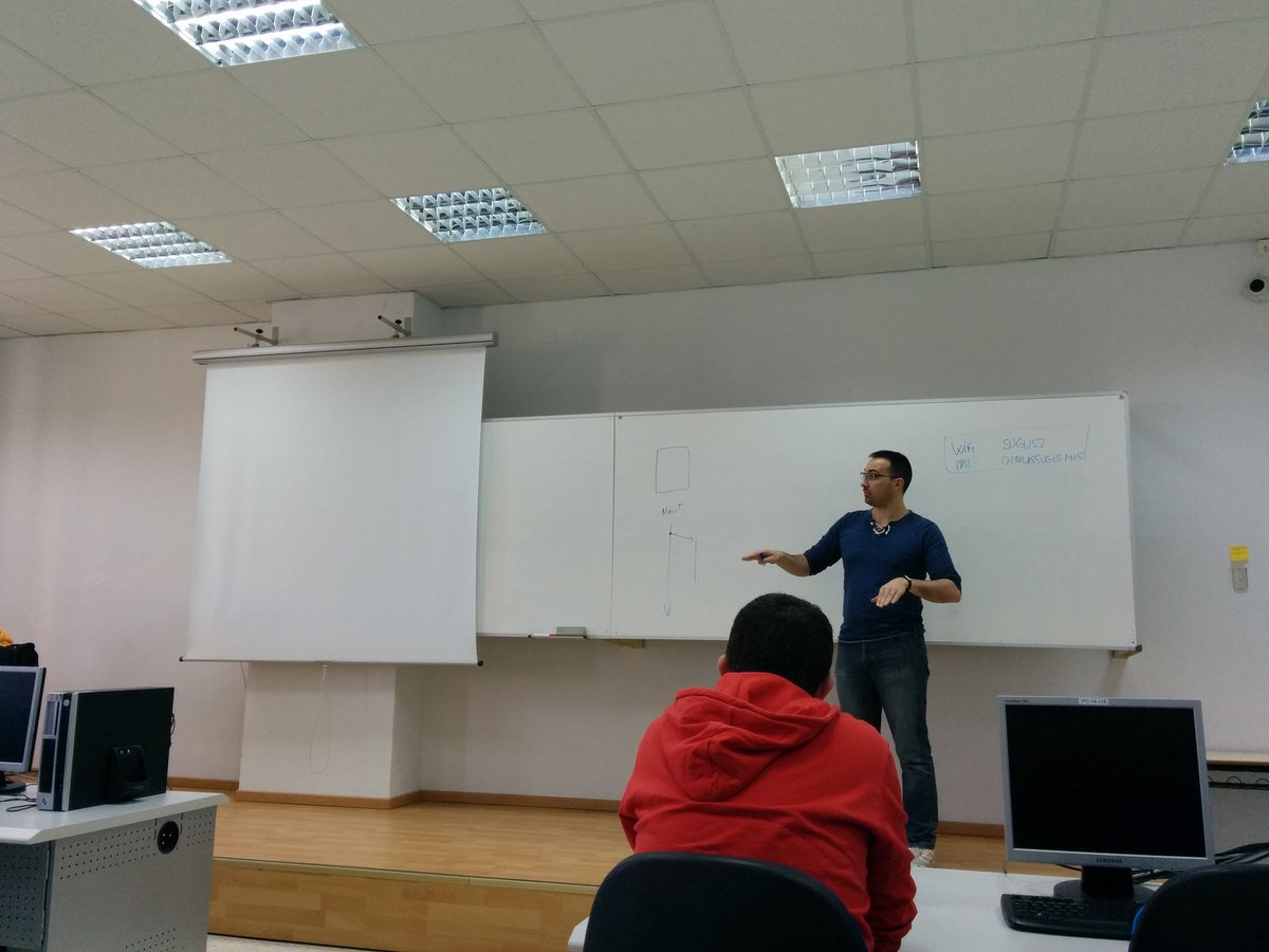 Cobeete's tweet image. Tercera sesión de #AndroidFundamentals con el maestro joda Jorge Jimenez @GDGSevilla @sugus_etsii