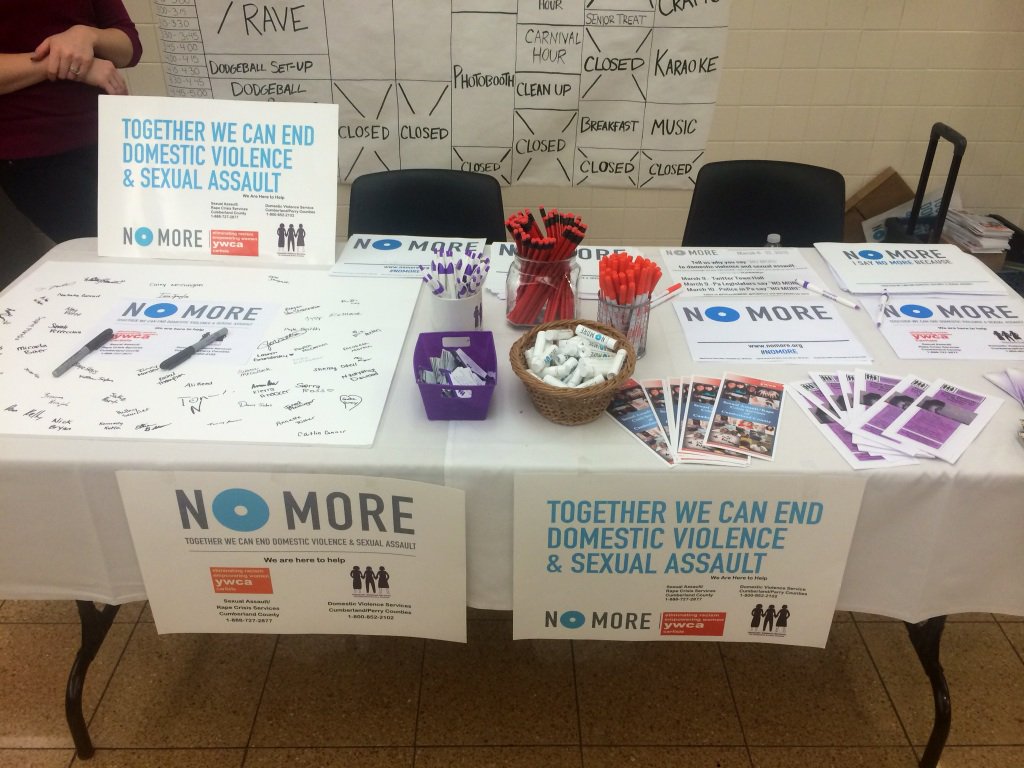 Dvscp_717's tweet photo. Cumberland Valley High School students pledge to say NO MORE VIOLENCE! #NOMORE #NoMoreWeek https://t.co/tHlTOJgJXK