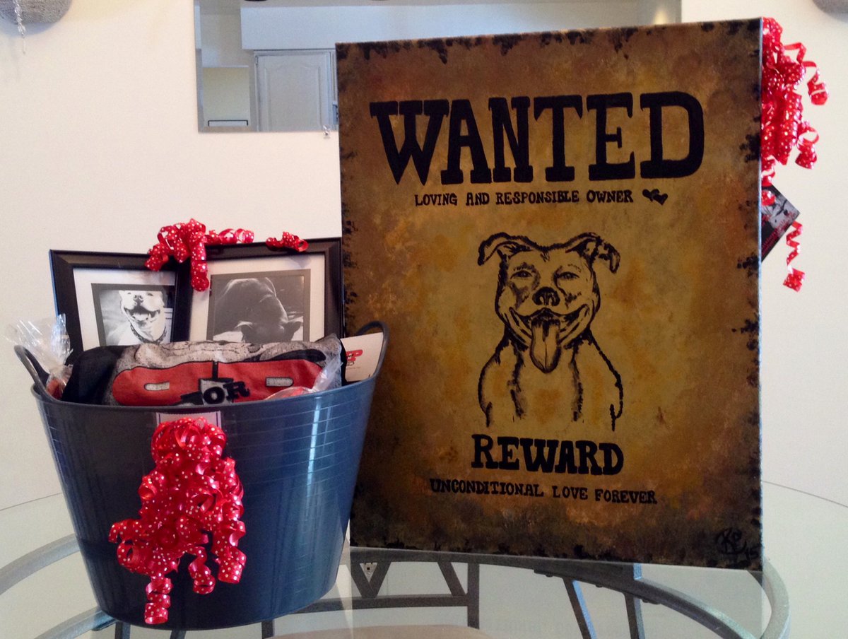 P_For_P's tweet image. #TBT '15 #Fundraiser for @CHAINEDInc dogs. Need #fundraising items for your #rescuegroup? portraitsforpitbulls.org