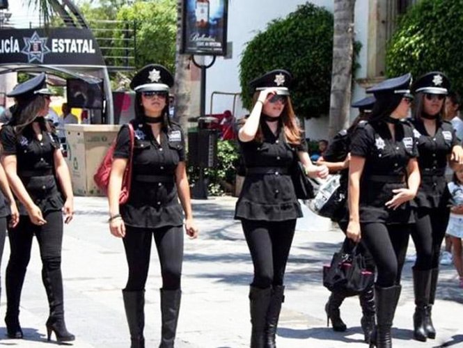 Excelsior's tweet photo. #LoMásVisto Las sexys policías de Aguascalientes que ya no verás. https://t.co/9yCXW18PkX https://t.co/J2felhz9yS