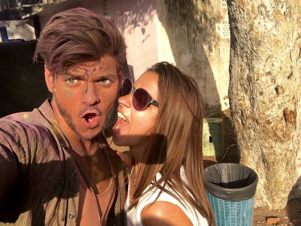 Loitsa_FR's tweet photo. Denitsa et Rayane en Inde, aujourd'hui, pour le tournage d'un téléfilm :) https://t.co/mShLoqRzAJ