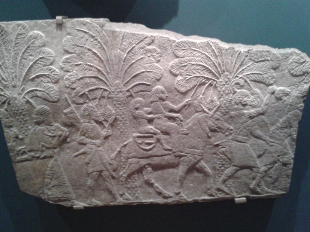 Ox_CAAH's tweet photo. Relief of Assyrians with captive Babylonians and decapitated heads 702 BC, SW Palace of Nineveh at @AshmoleanMuseum https://t.co/z3vlasEmIb