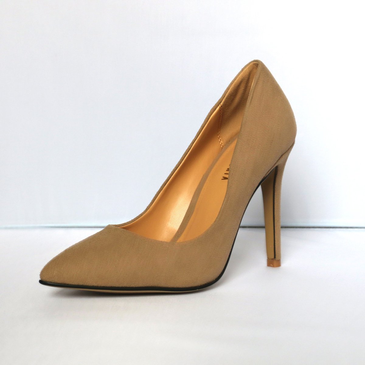 shoeperia's tweet photo. https://t.co/DQ9IvhSFxo #courts #sandals #stilettos #sexyheels #petiteshoes #petitefeet #petite #smallfeet #heels https://t.co/TuGmy2fb5T