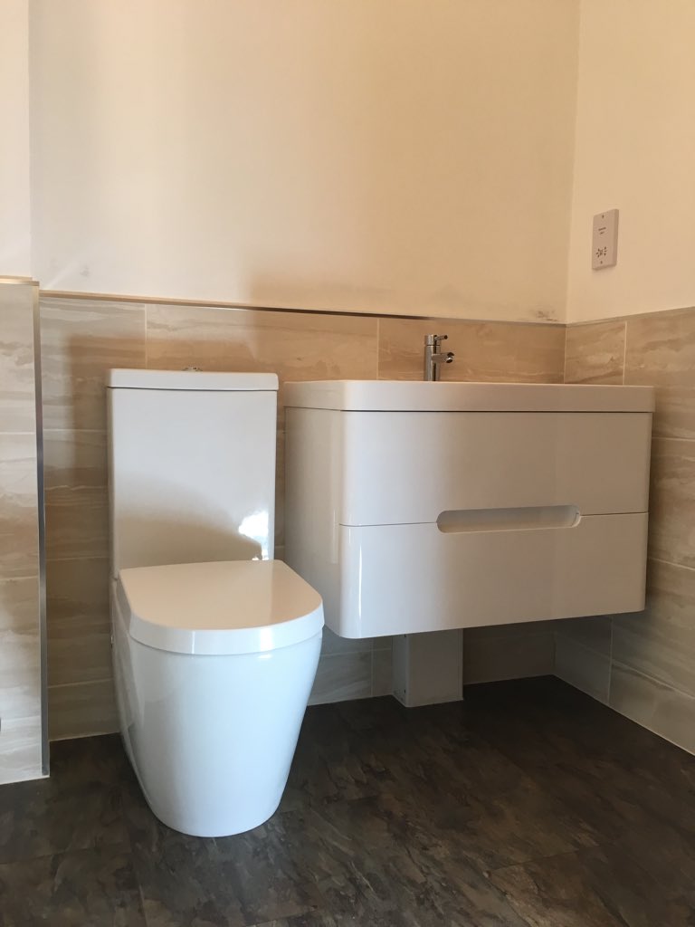 dmuttentiling's tweet image. En suite completed today with products from @BALtiling #tiles #tiling
