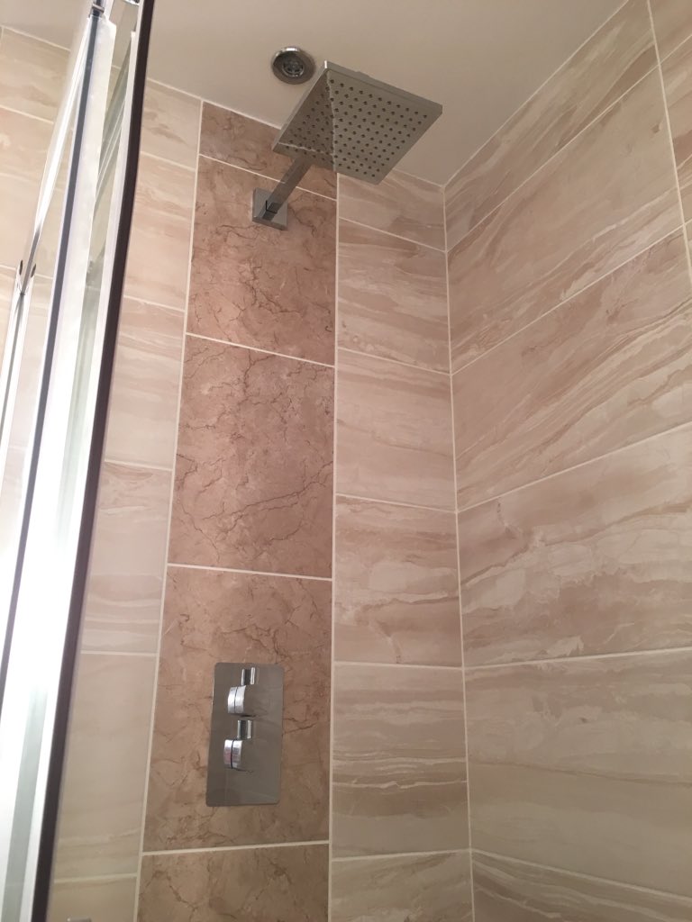 dmuttentiling's tweet image. En suite completed today with products from @BALtiling #tiles #tiling