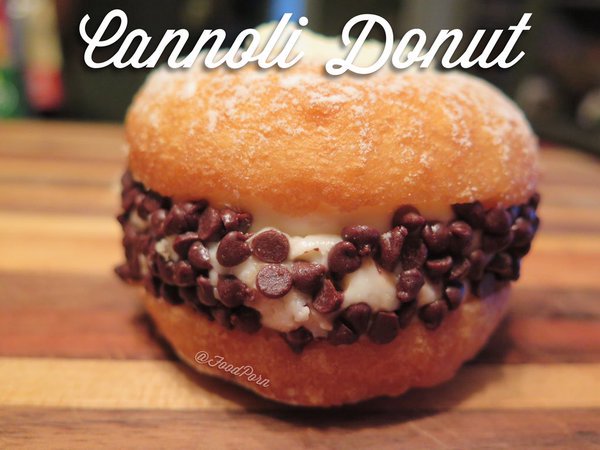 YummyPost's tweet image. Cannoli donut. Yumm.