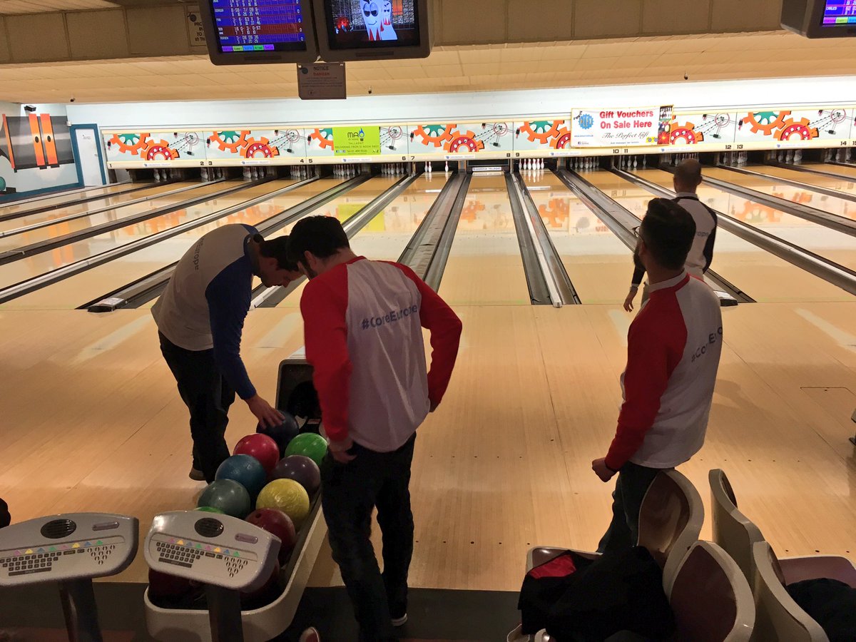 cris's tweet photo. Vamos LA ROJA!!! 🔴 #bestteam #coreeurope 🎳 #bowlingmasters https://t.co/hPAXOxIqRW