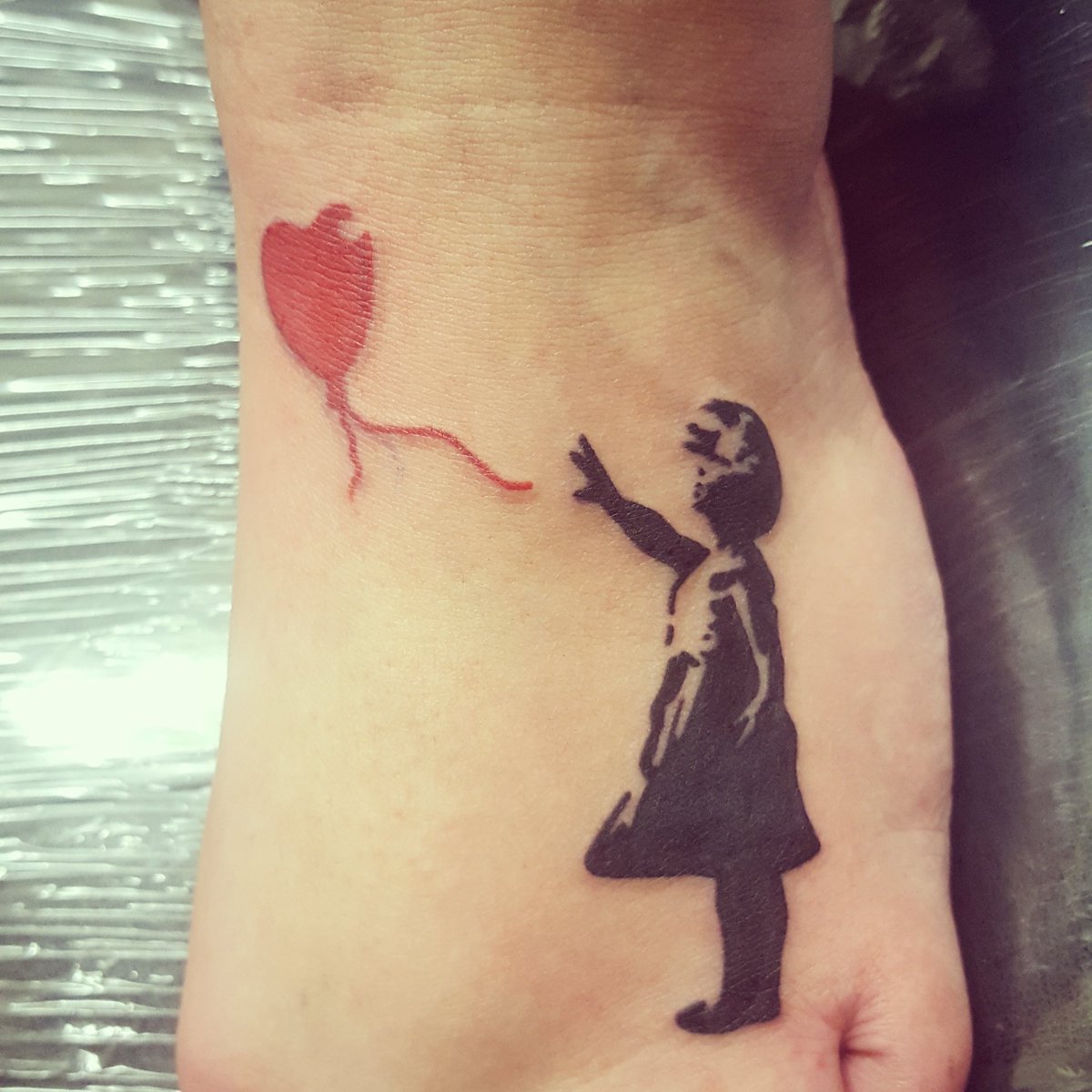 harlessom's tweet photo. #newink #Banksy https://t.co/opIBc7nh2N