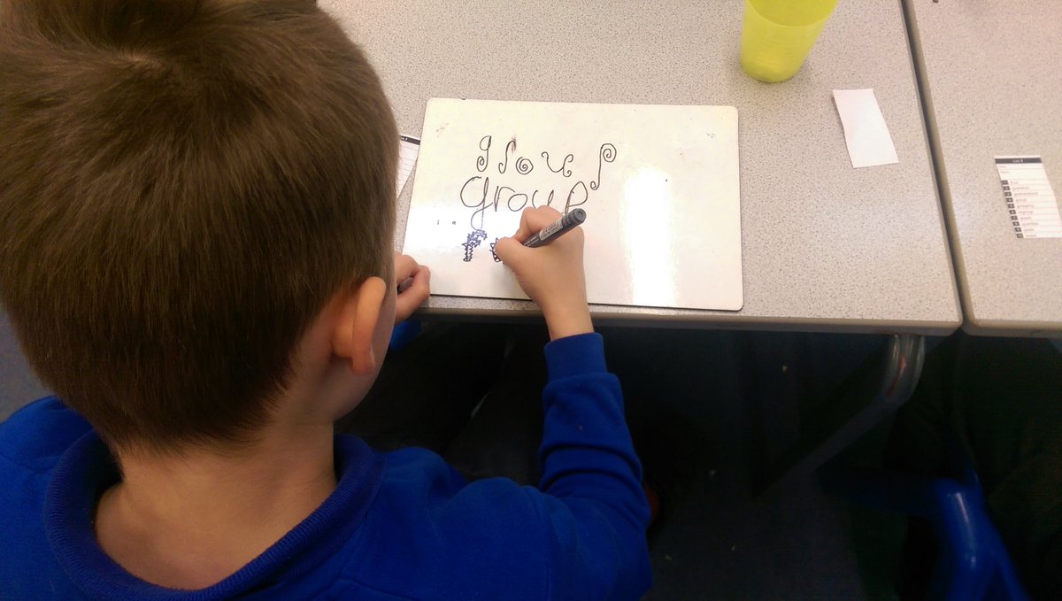Y3PalmTreeClass's tweet photo. We enjoyed learning new spelling games to help us learn our spellings π #rainbowwords #fancywriting #spellinghangman https://t.co/8cZs33i3gm