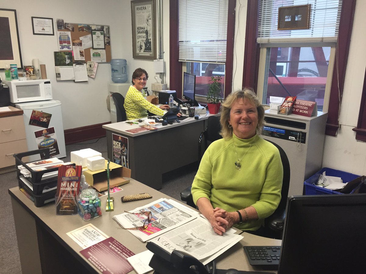 jpritchard114's tweet photo. @vendini the @RivieraTheatre ticket agents are sporting their Vendini Green today! #teamriv! https://t.co/Il4R4j8QDb