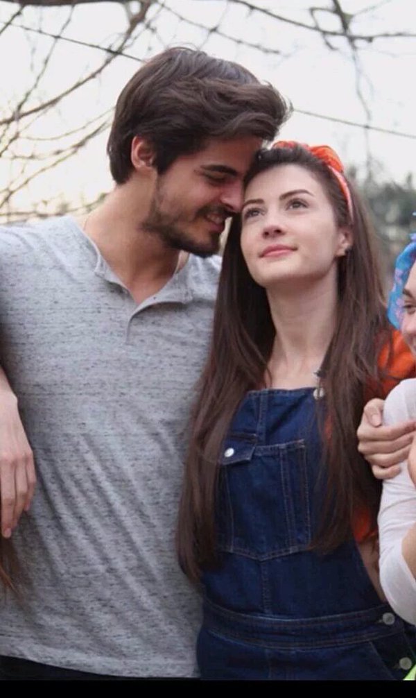 Vallahi
Tutunacak
Dalım
Kalmadı..
Elimizden
Tutun
Artık!!
<a href="/KanalD/">Kanal D</a> 
<a href="/SurecFilm/">Süreç Film</a> 
 #GüneşinKızlarıDevamEtsin 
'BurBerk'