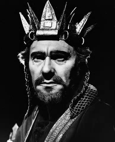 second_witch2's tweet photo. Macbeth! Macbeth! Macbeth!#violent #bood#womenborn#king @MacbethOfScot https://t.co/MG309f5TGS