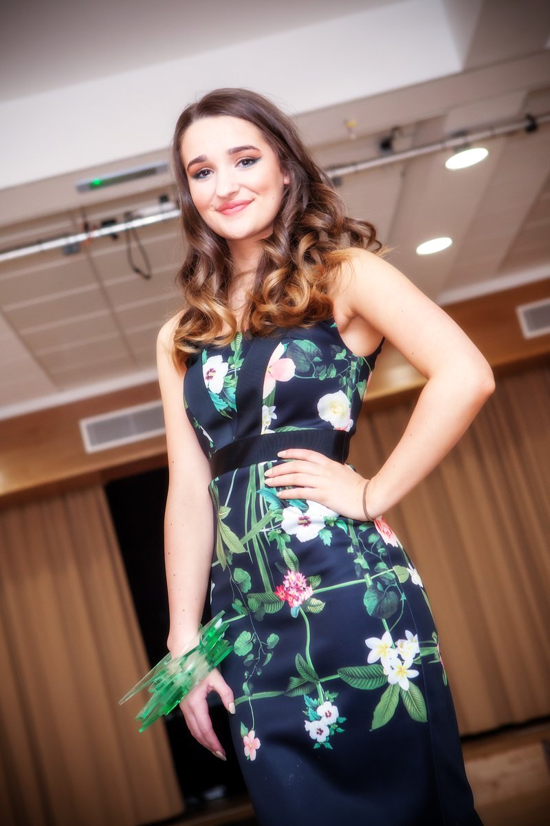 PontLearn's tweet photo. Stunning in @ted_baker https://t.co/UkeTWssgim