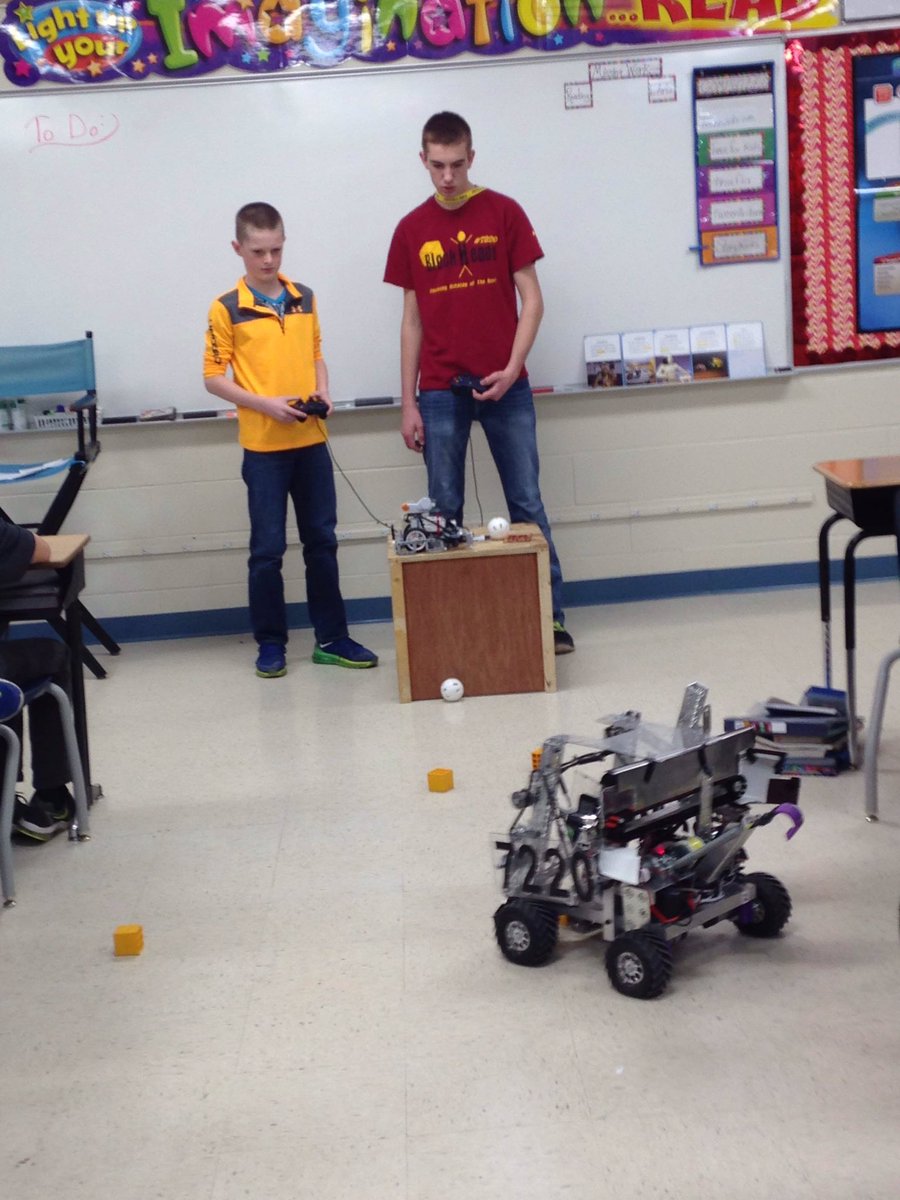 the_block_heads's tweet photo. Great time today presenting to the GHV 6th grade for their robotics unit in school #omgrobots STEM in the classroom https://t.co/gjlho0shZS