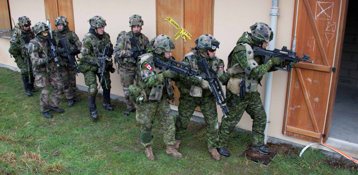 Tom_Antonov's tweet photo. Marksmen of the Royal 22nd Regiment in the #CENZUB with soldiers of the #35eRI 
#Canada #France #urbanwarfare https://t.co/yBnG0smvcV