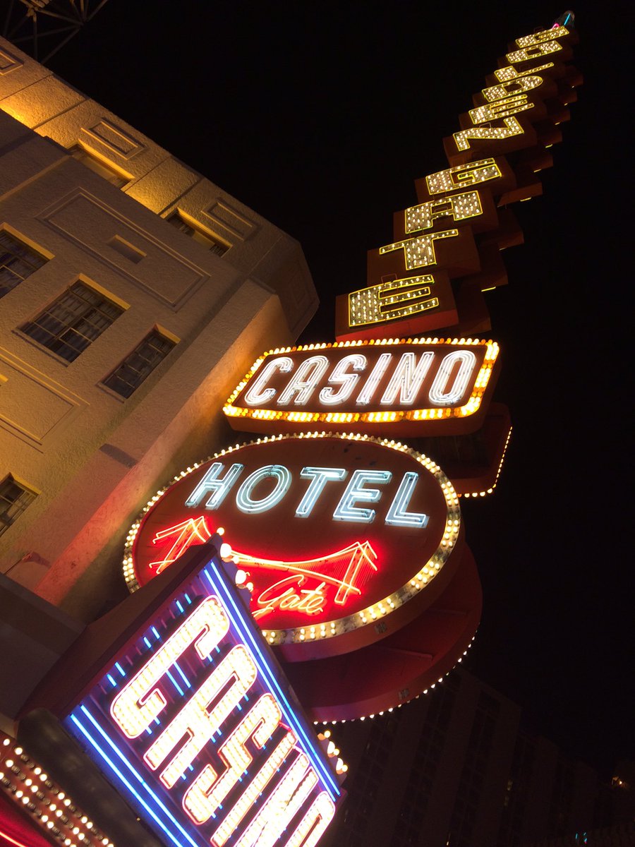 sywalker's tweet photo. Amateur tip: gamble downtown. Not on the Strip. More character and characters. https://t.co/L1cl0Fp8Bb