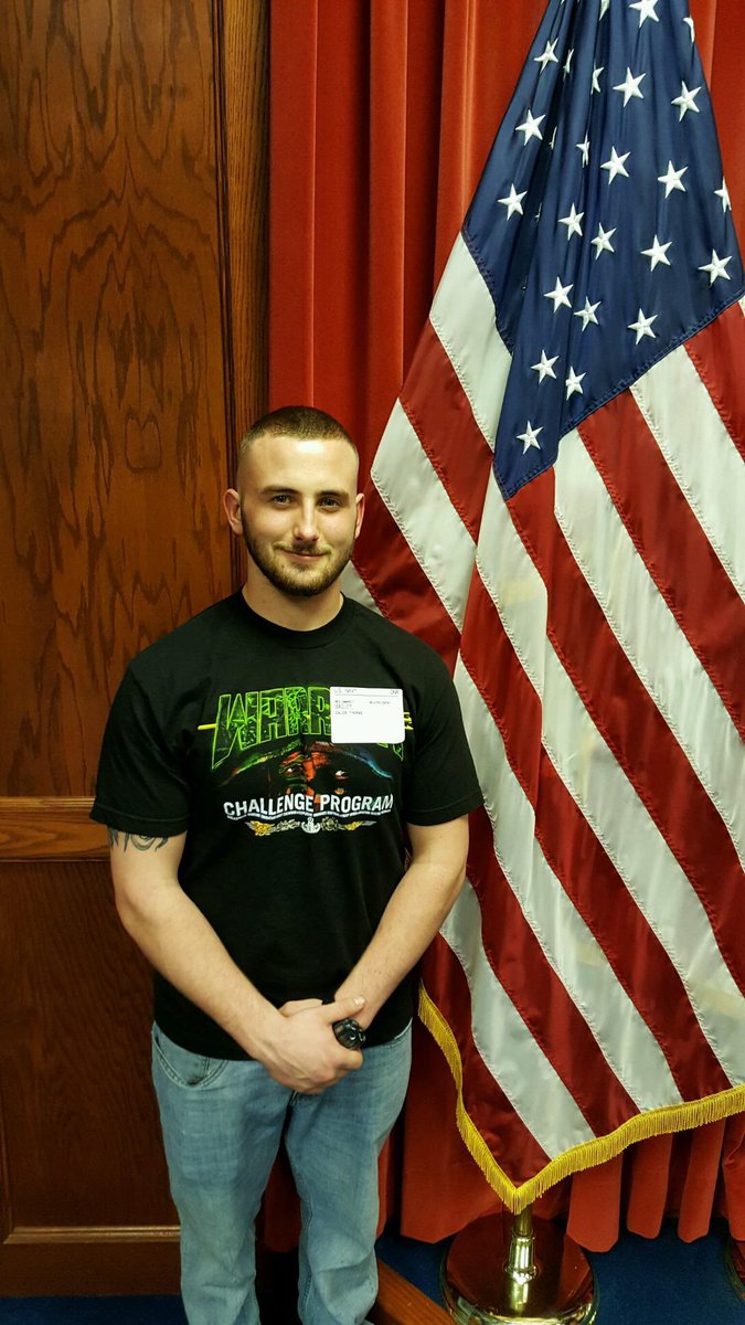C_Bail97's tweet photo. I officially swore back into the United States Navy today. Now to earn my contract back! https://t.co/oHACksn4ol