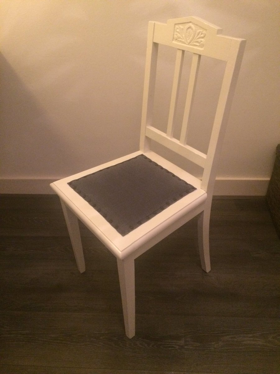ilzedewaard's tweet photo. #tekoop #stoeltje Voor €10 is hij van jou. Ophalen in #Rotterdam RT is lief https://t.co/Qu3mFwgpGI