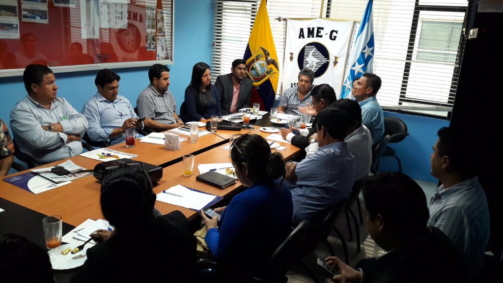 EducacionZ5_Ec's tweet photo. Coordinadora zonal @IsabelJaG mantuvo reunión con representantes de @ameguayas https://t.co/DtaIBpcTOL