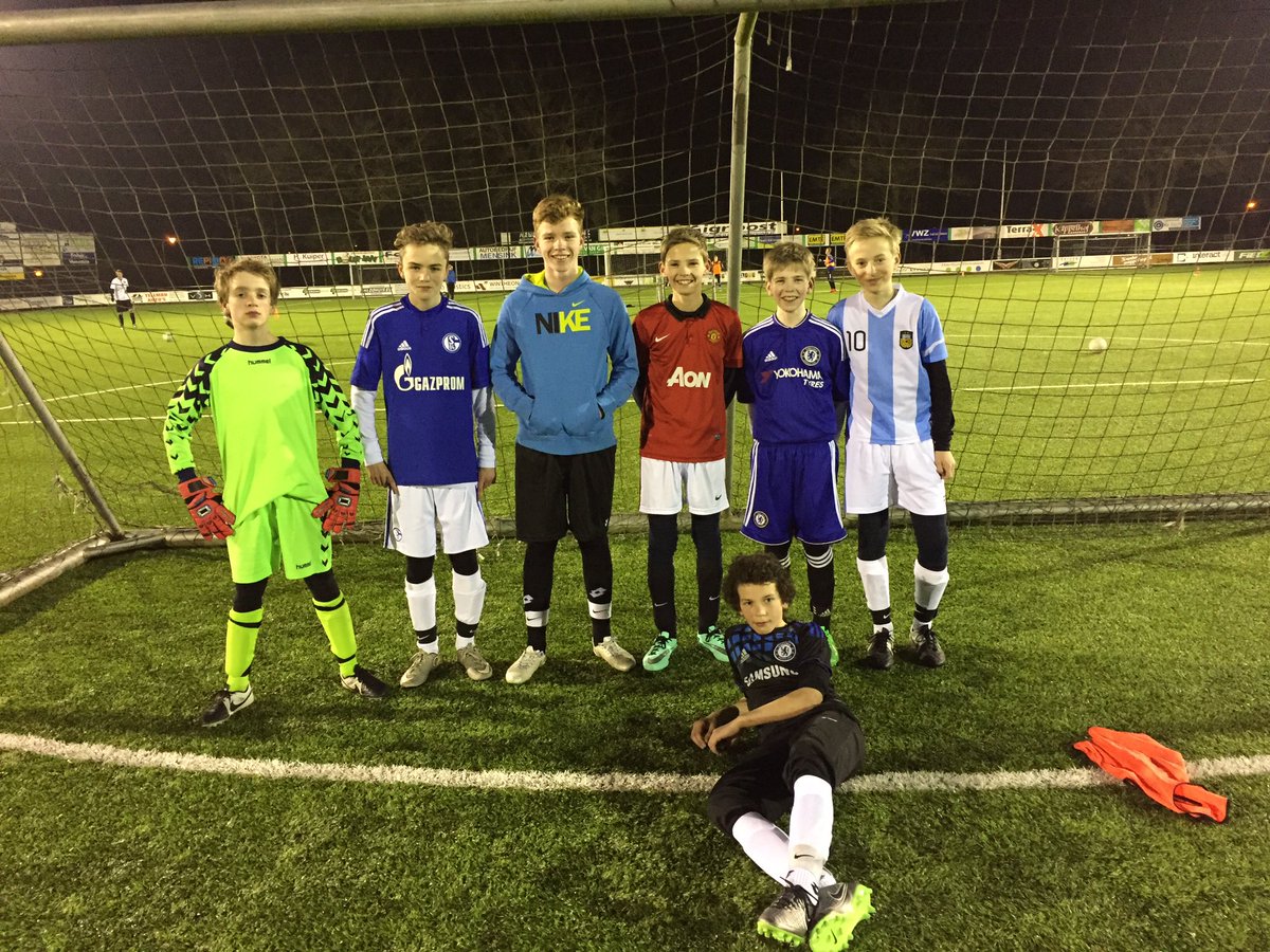 SDC12_B1's tweet image. Ze kunnen weer 3 punten bijschrijven. Team van de week! #winnaars