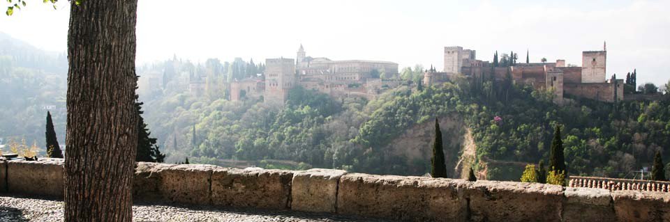 Sally_RideMusic's tweet photo. "Granada es apta para el sueño y el ensueño, por todas partes limita con lo inefable" Federico García Lorca https://t.co/gmzL65A1iQ