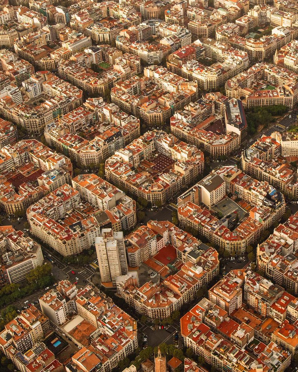 gotriphappy's tweet photo. INCEPTION #Barcelona #Spain #fromabove #whoa #triphappy. Photo cred to Tim Orr https://t.co/Fju4P4ryqH