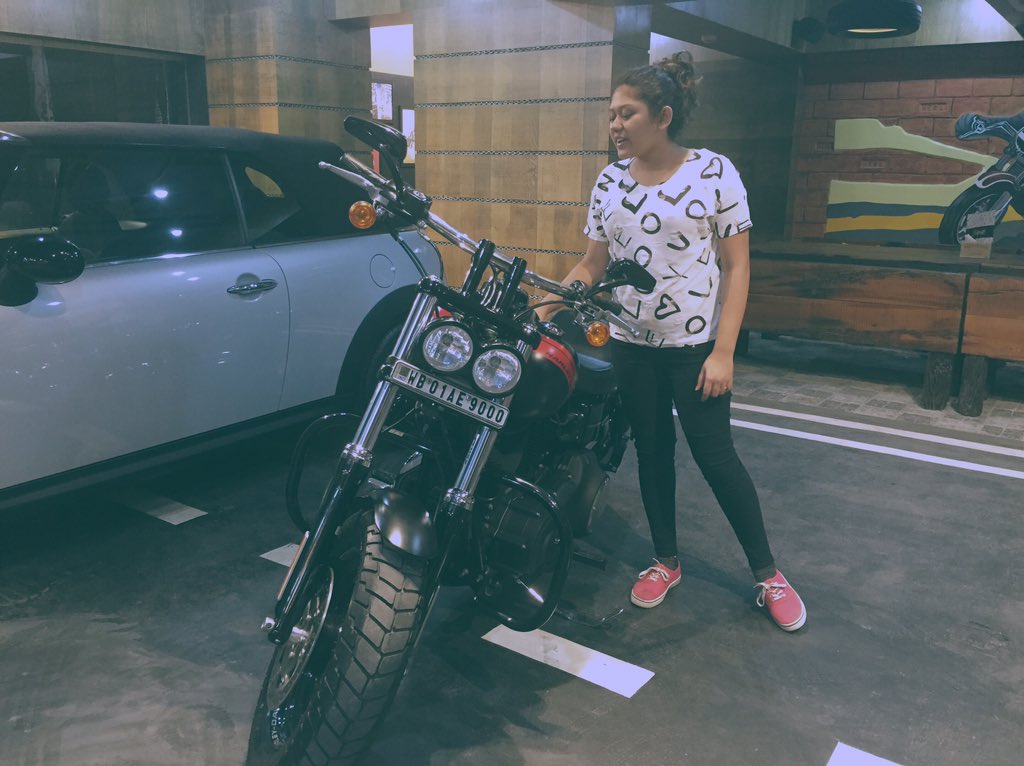 riyaroy852's tweet photo. 😍 #harleydavidson #candid #machinersparadise #cafe https://t.co/rInpvdISQR
