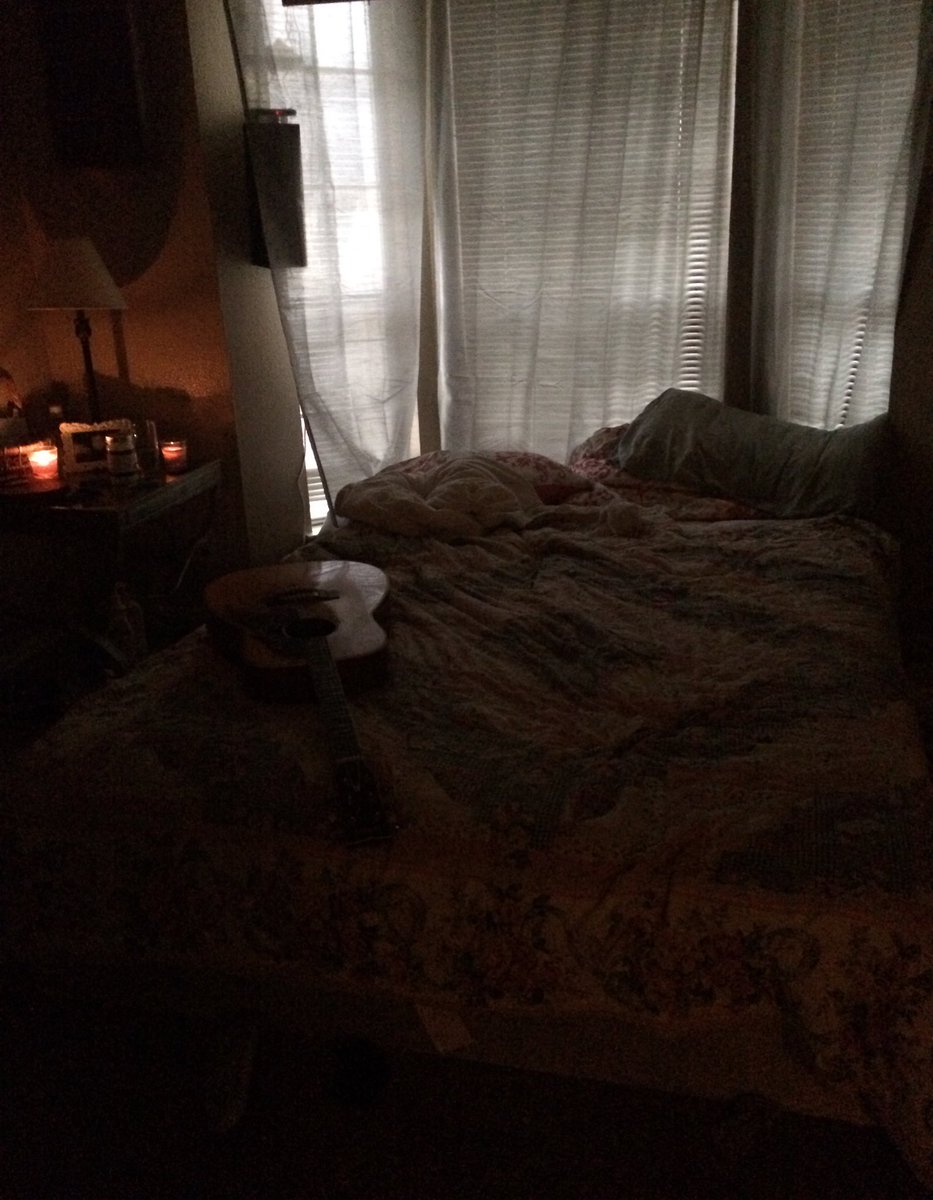 HulenTaylor's tweet photo. My bed is becoming my favorite place when it rains. https://t.co/ga3cW5K69R