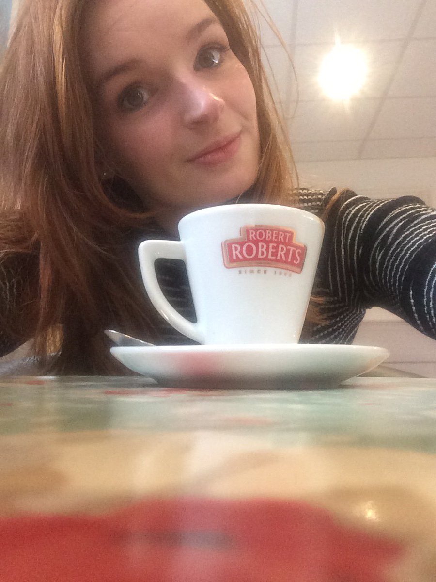 DonegalHour's tweet image. Well I took a nice selfie with @RobtRoberts when I called! Yum pizza btw 🙈@HatterTeaRoom #climbwild #donegalhour