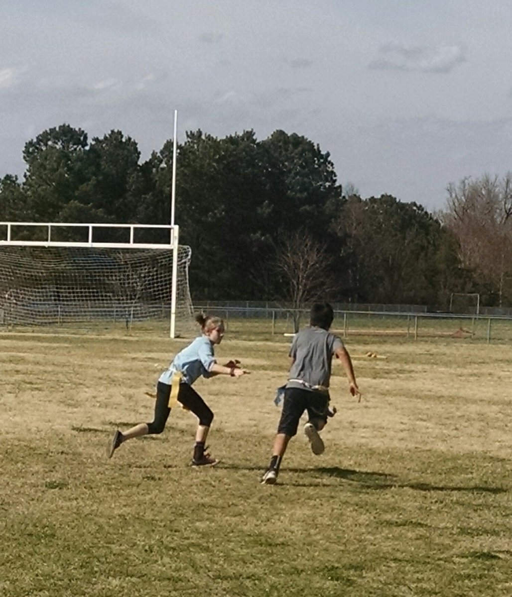 DDMS_Lewis's tweet photo. Working on keeping our heart healthy through capture the flag #PE #Fitness @DDMSBuzz https://t.co/GTCFSCPl5S