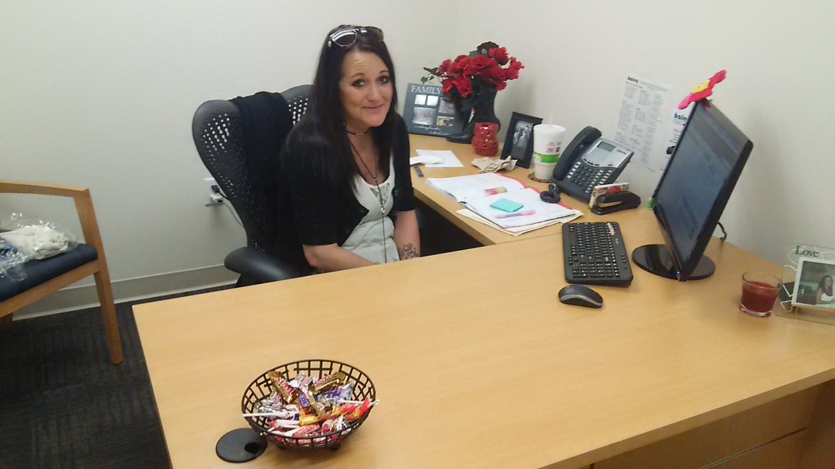 HaleyFordAuto's tweet photo. Our Business Development Manager Cindy and her famous candy bowl π We at #HaleyFord hope you're having a great day! https://t.co/Ium8slihyq